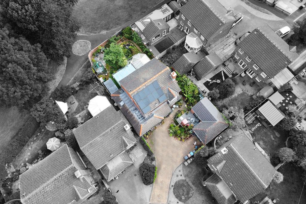 Property photo 2 of 40