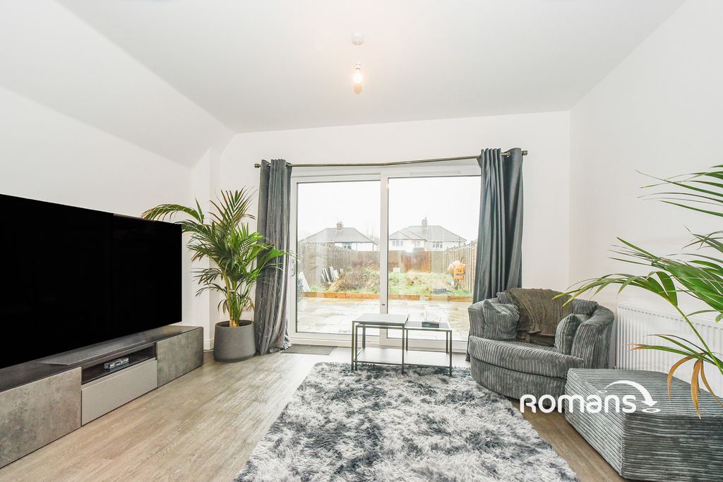 Property photo 2 of 11 Photo