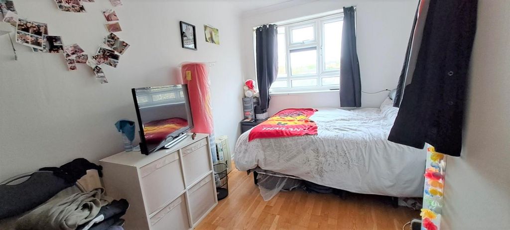 Property photo 3 of 9 Bedroom Shot 2.Jpg