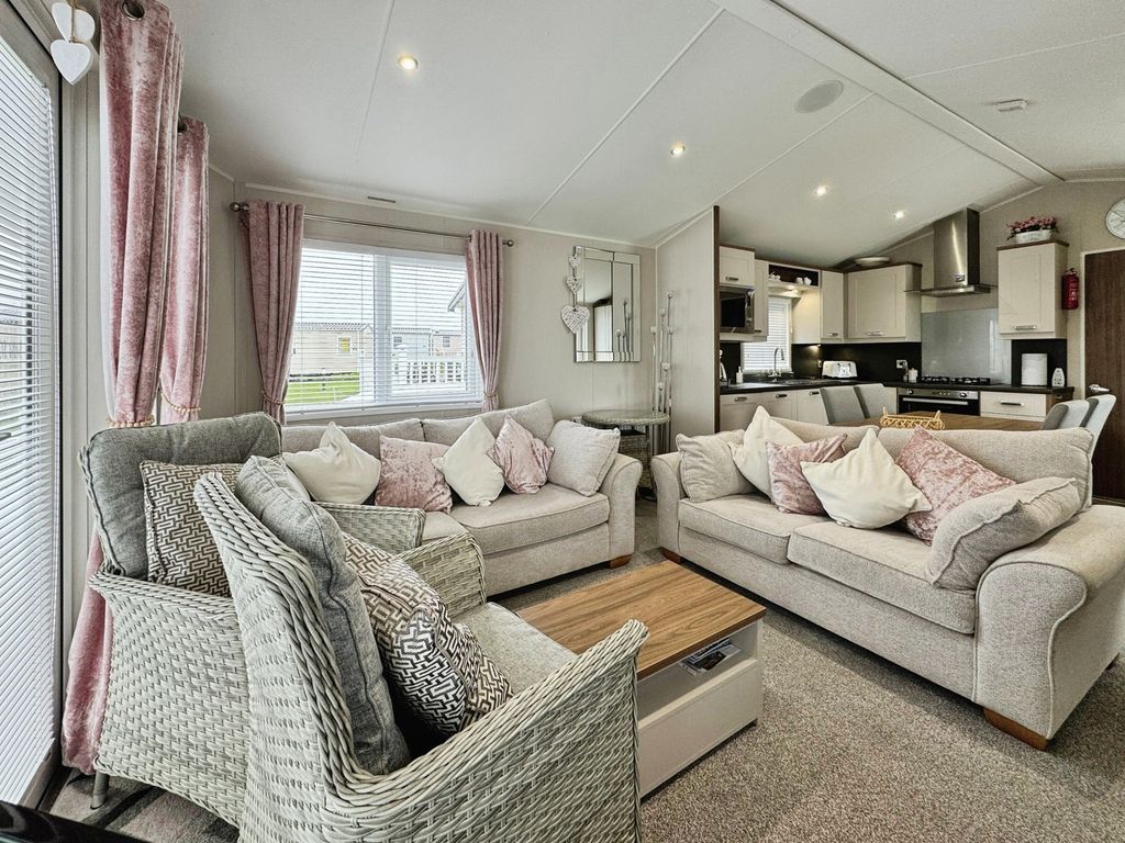 Property photo 2 of 27 Pbox-Img.Jpg