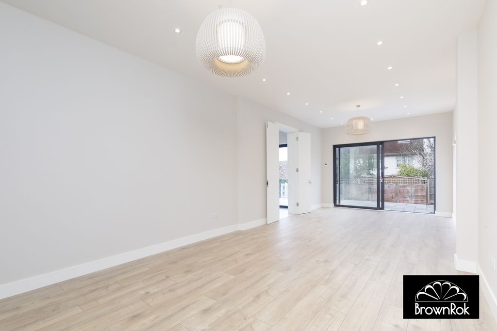 Property photo 2 of 19 40Stjohns5