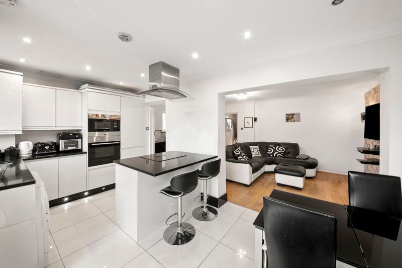 Property photo 3 of 12 Photo 5