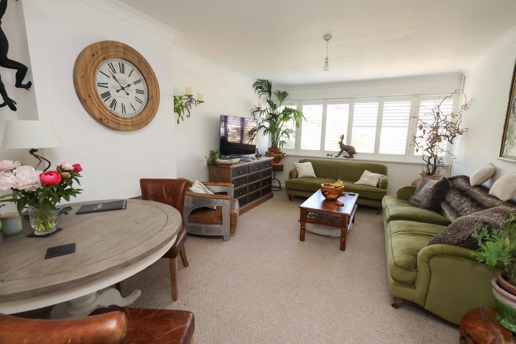 Property photo 2 of 24 Sitting Room