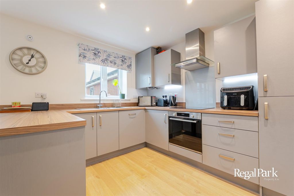 Property photo 2 of 30 Kitchen/Dining Room
