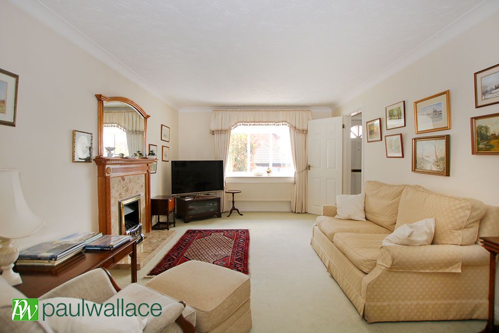 Property photo 3 of 21 Lounge