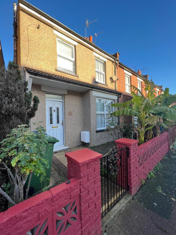 Property photo 1 of 14 Available Immediately 4 Bedroom 2 Bathroom Separate Living Room , Open Plan Fitted Kitchen Gordon Road Harrow Ha3 Rent £2600Pcm