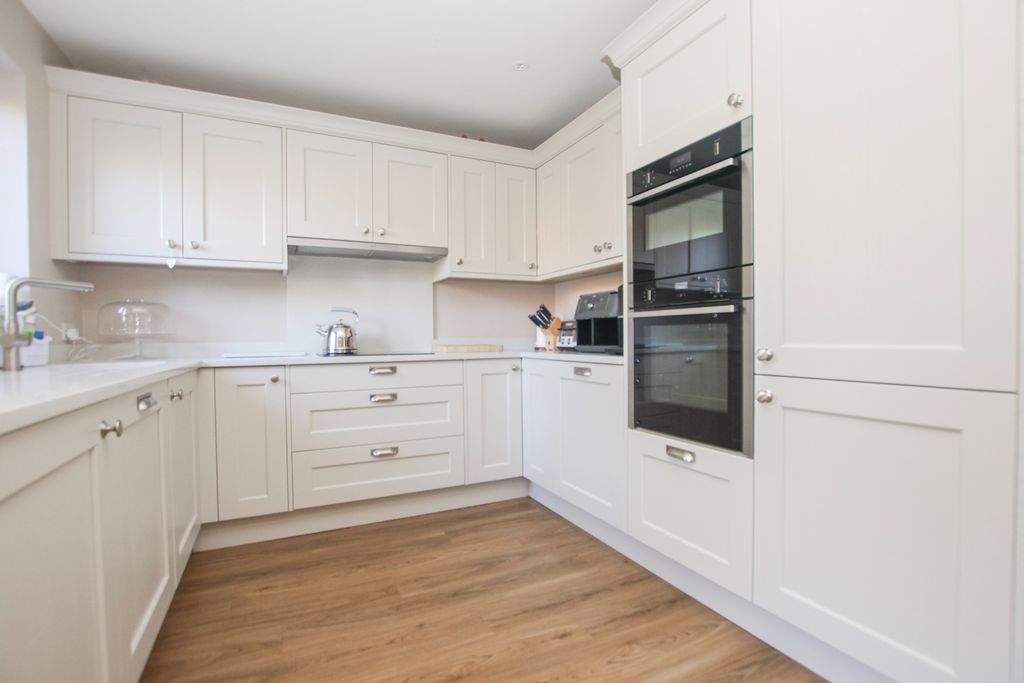 Property photo 2 of 19 4992292