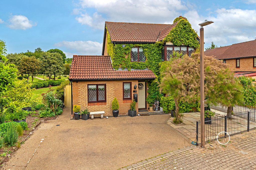 Property photo 1 of 28