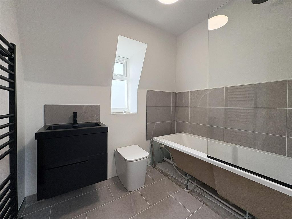 Property photo 2 of 20 Bathroom.Jpg