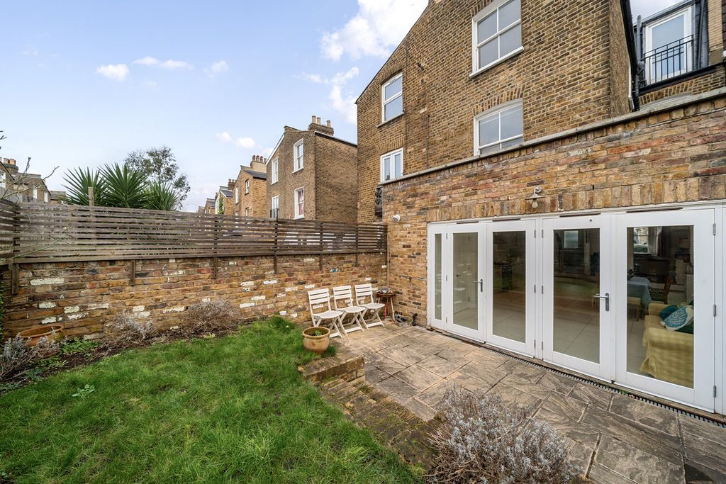 Property photo 3 of 12