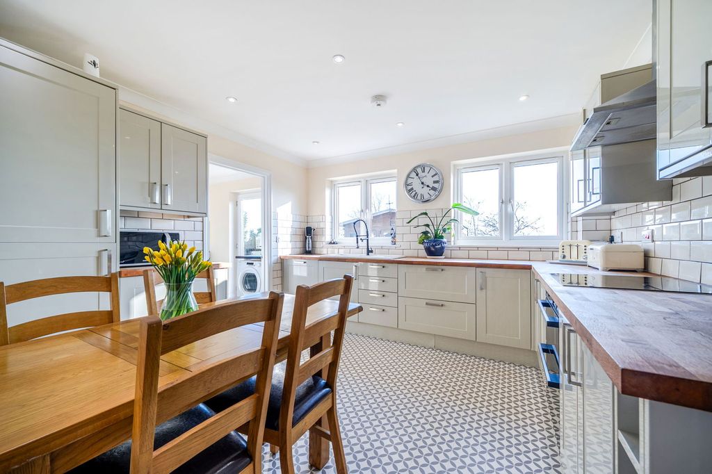 Property photo 2 of 21