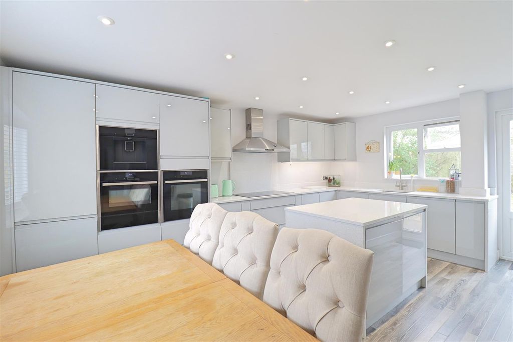 Property photo 2 of 16 Img_3936.Jpg