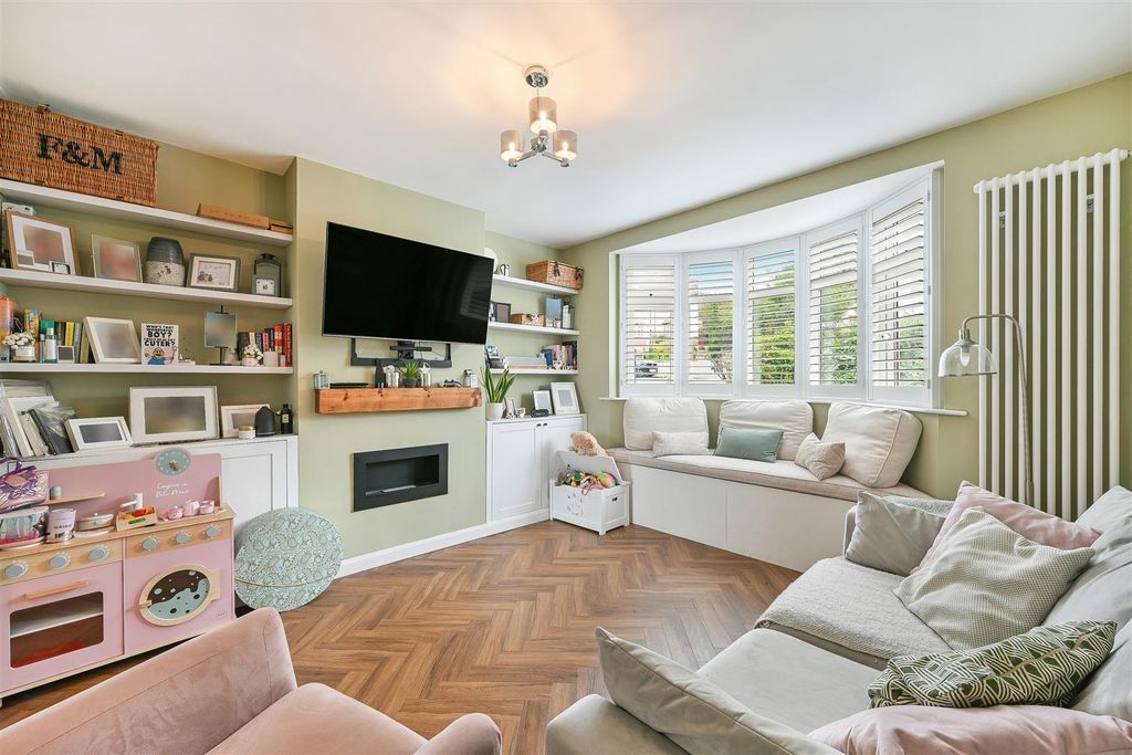 Property photo 2 of 17 Hallmead Road (12).Jpg
