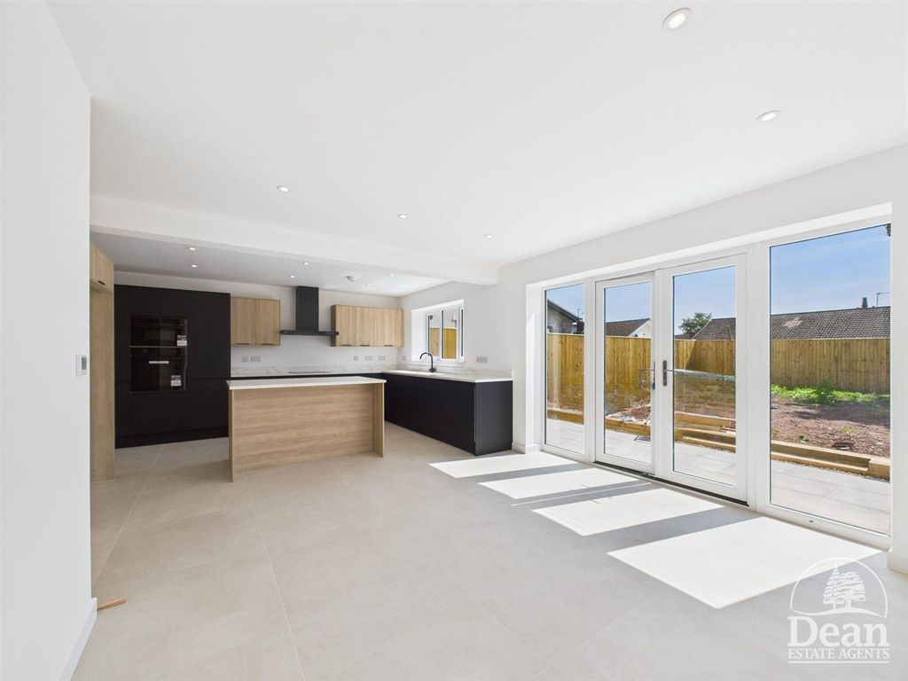 Property photo 2 of 33