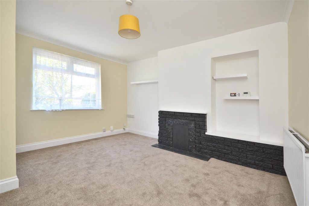 Property photo 3 of 11 Sitting Room