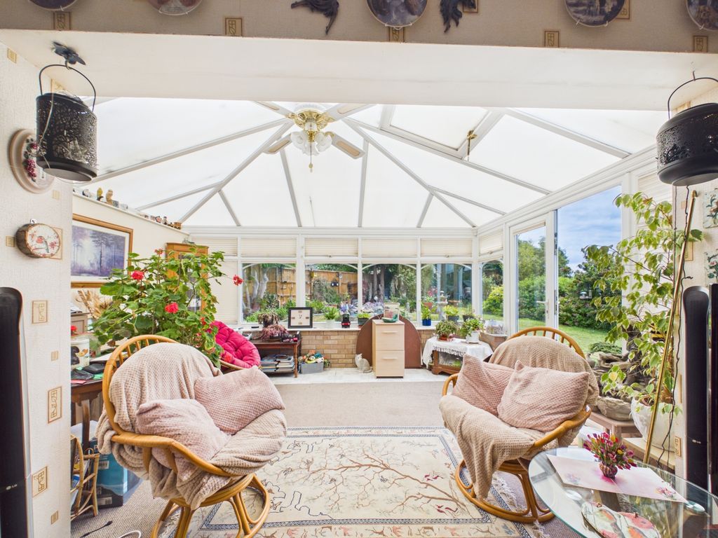 Property photo 3 of 27 Conservatory