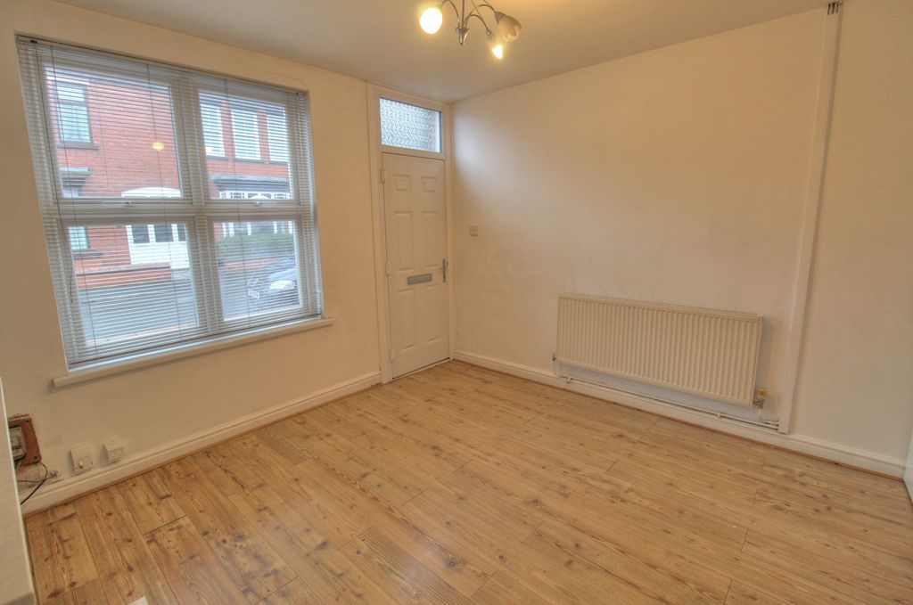 Property photo 3 of 13 Lounge