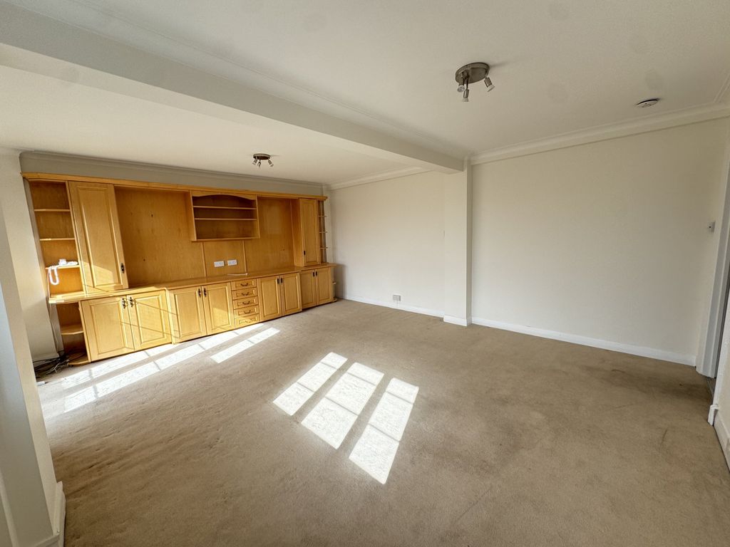 Property photo 3 of 25