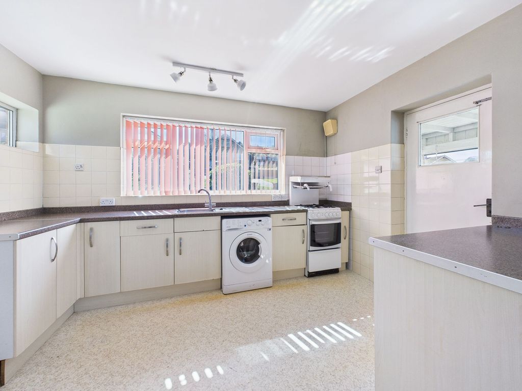 Property photo 3 of 19 Dining Kitchen