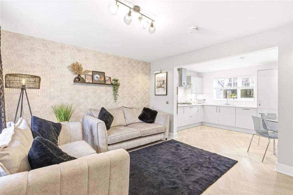 Property photo 2 of 25