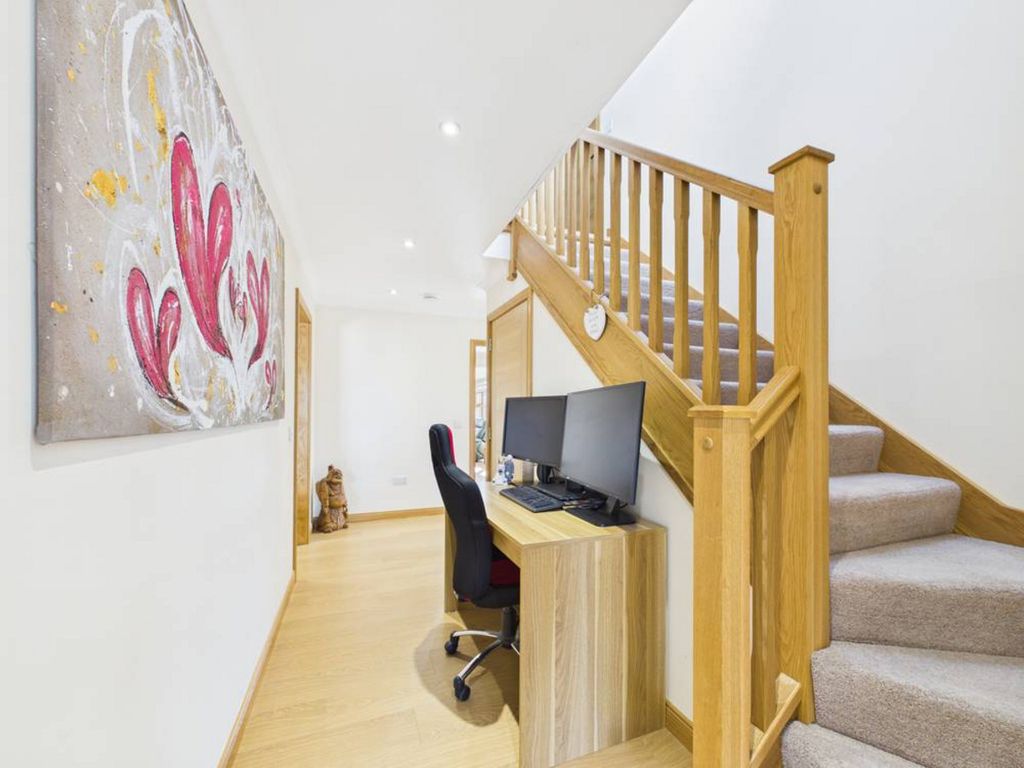 Property photo 2 of 32