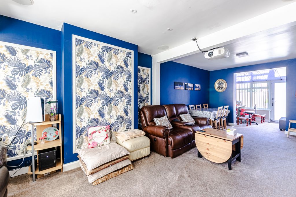Property photo 1 of 13 Living1