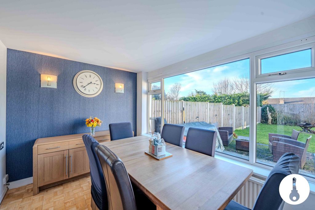 Property photo 3 of 31