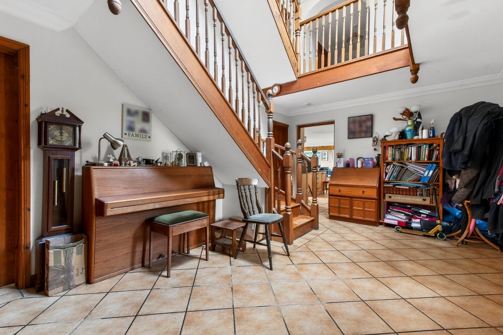 Property photo 2 of 20