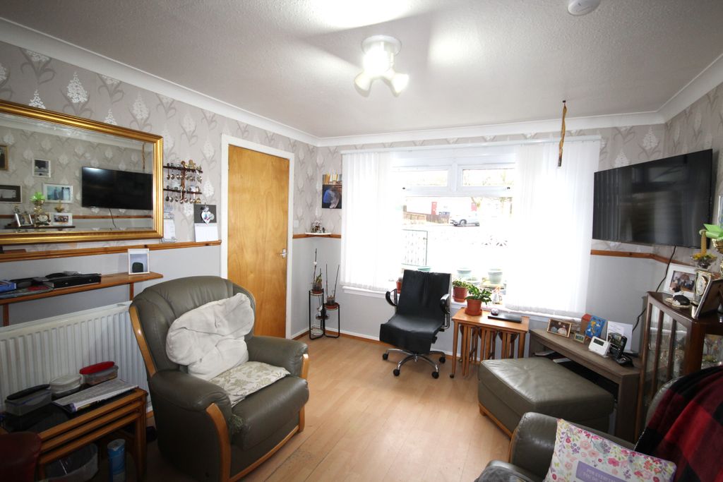 Property photo 3 of 15 Lounge Alt