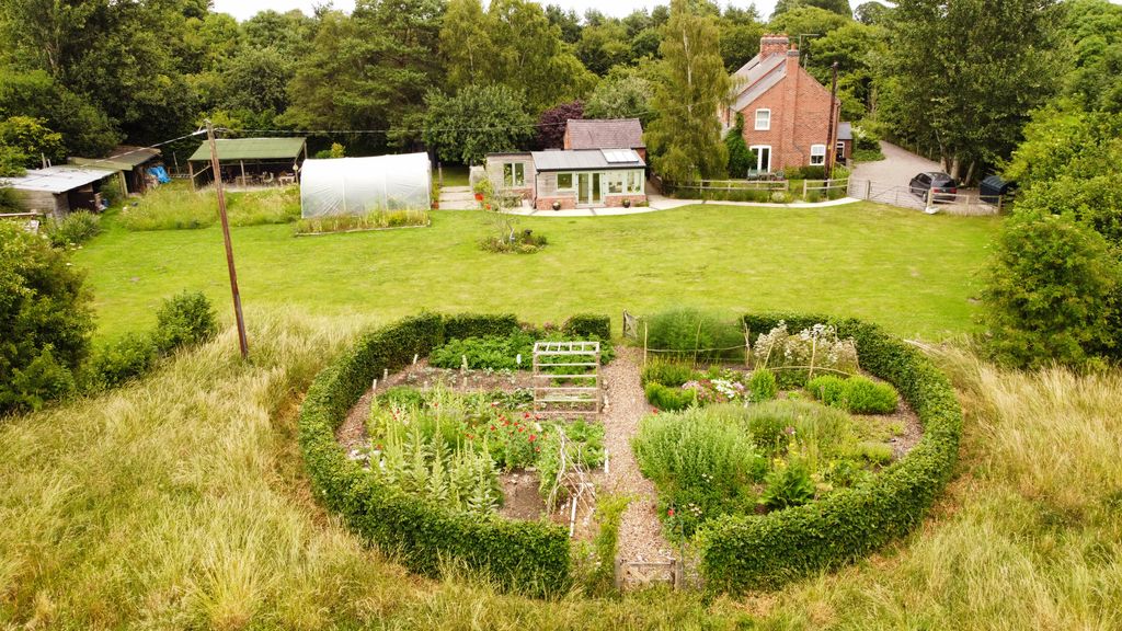 Property photo 1 of 38 1-Field-Cottages04