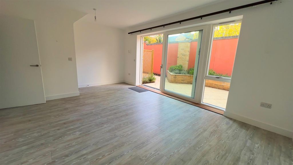 Property photo 3 of 13 Lounge Alt.Jpg