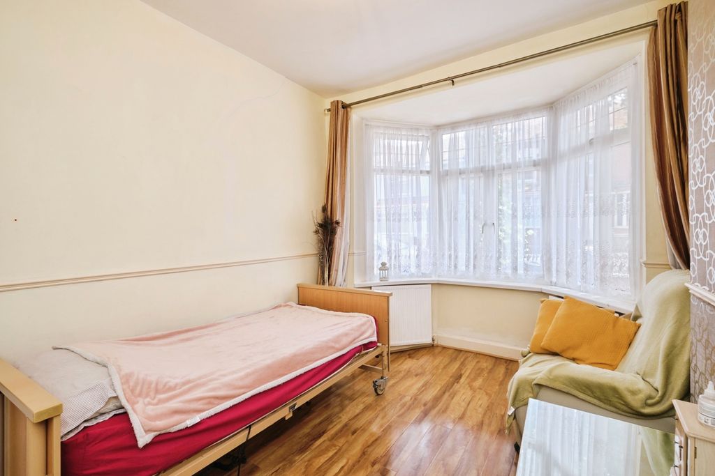 Property photo 3 of 20 Pbox-Img.Jpg