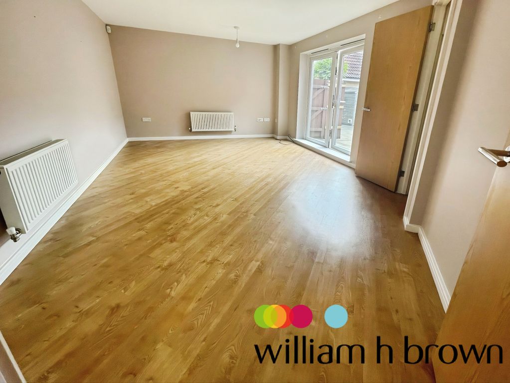 Property photo 3 of 11 Living Room