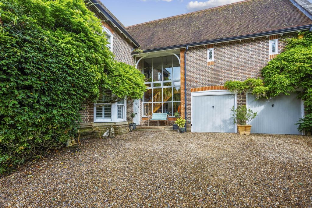 Property photo 2 of 26