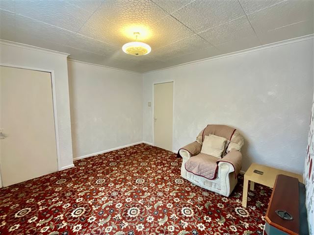 Property photo 3 of 19 Lounge
