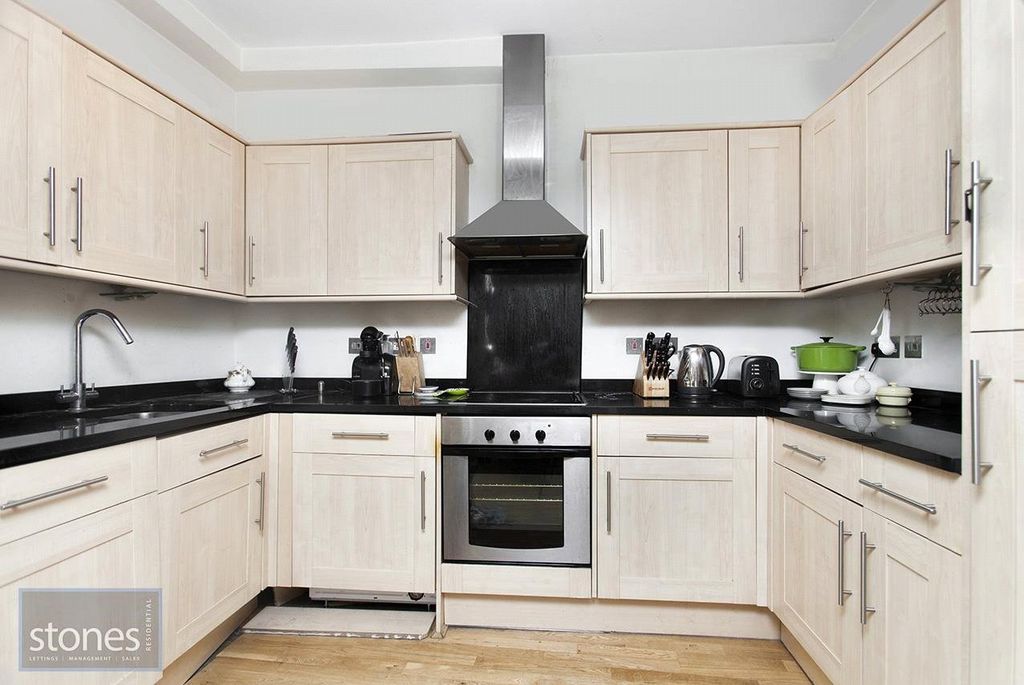 Property photo 2 of 8 Kitchen