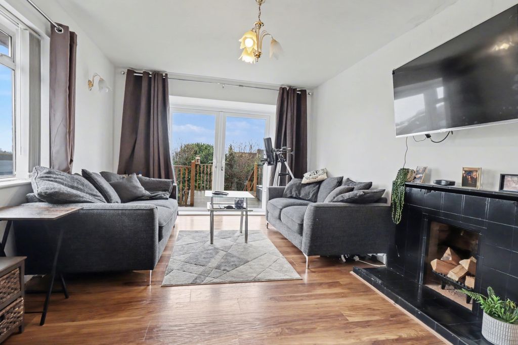 Property photo 2 of 12 Living Room