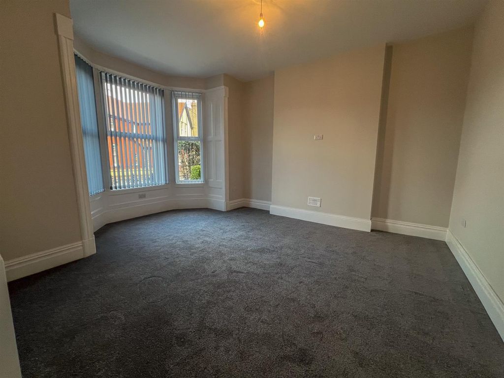 Property photo 3 of 20 8 Westminster Trc-22.Jpg