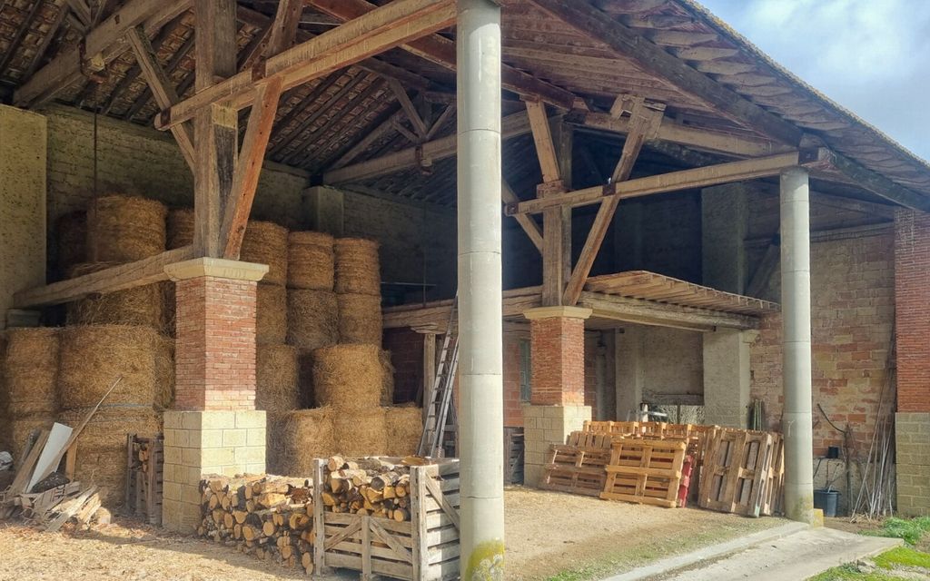 Property photo 2 of 21