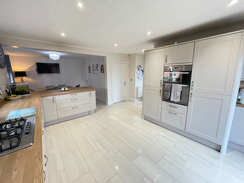 Property photo 2 of 16 2711202