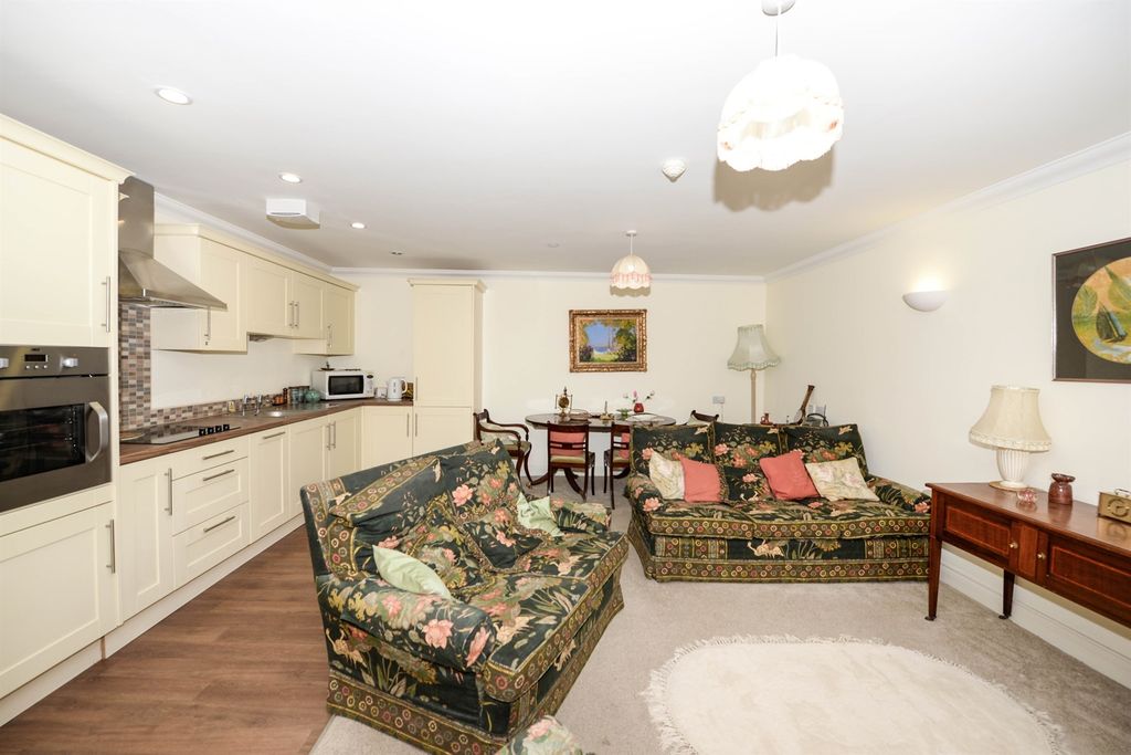 Property photo 3 of 13