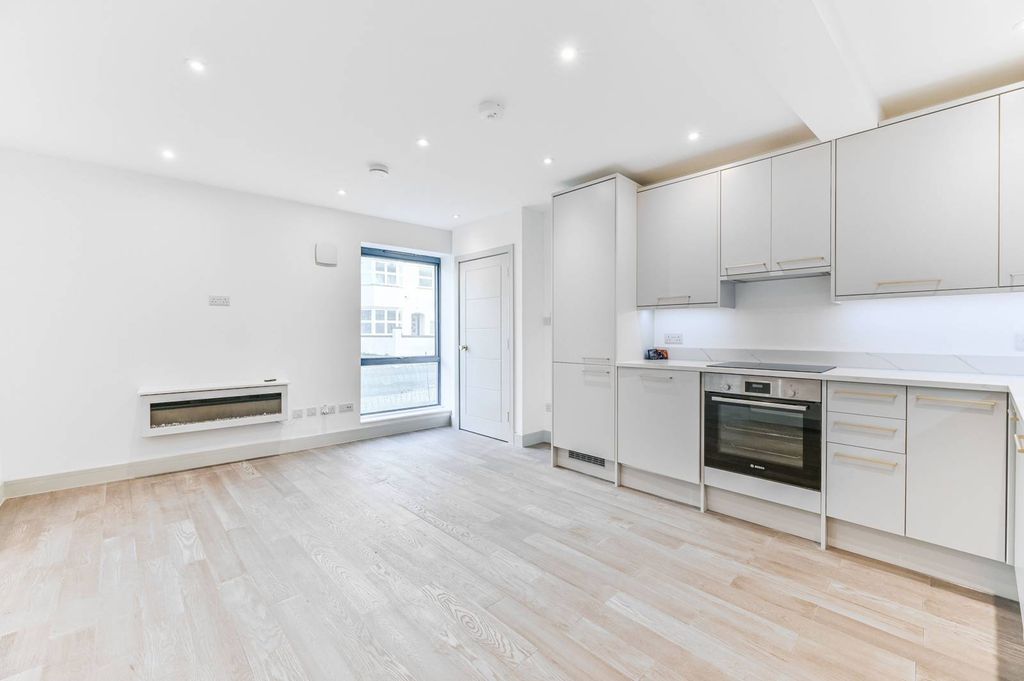 Property photo 1 of 5