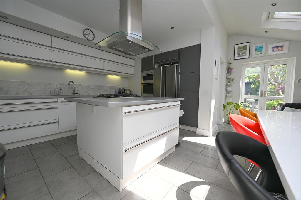 Property photo 3 of 31 Kitchen3.Jpg
