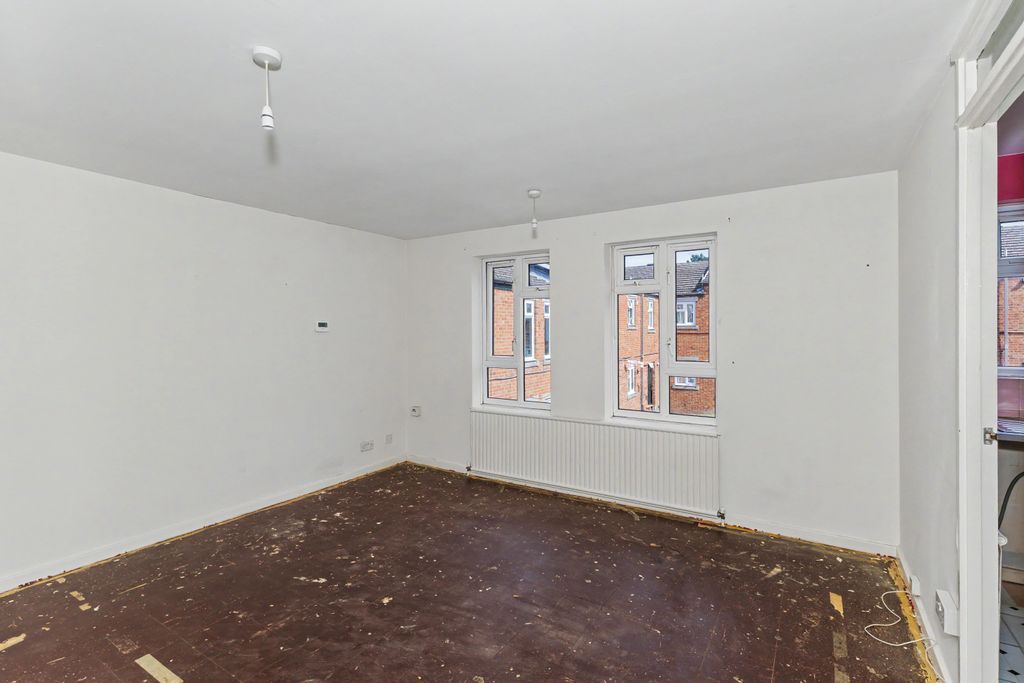 Property photo 2 of 15 Flat 8, Mahew Court, Emmerton Road, Kempston, Bedfordshire, Mk42 8Qx