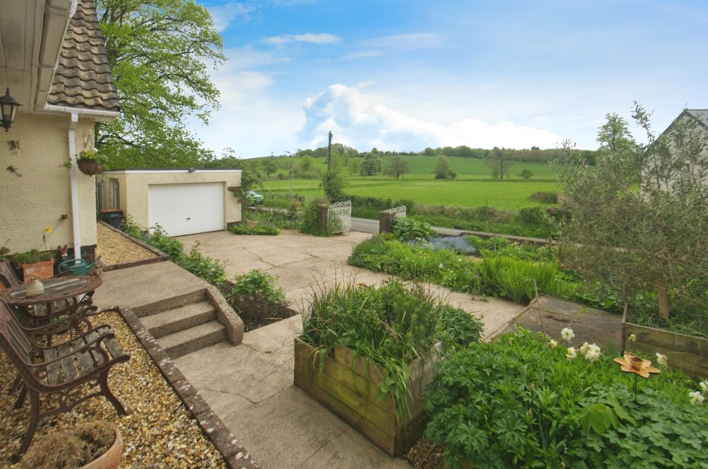 Property photo 2 of 35