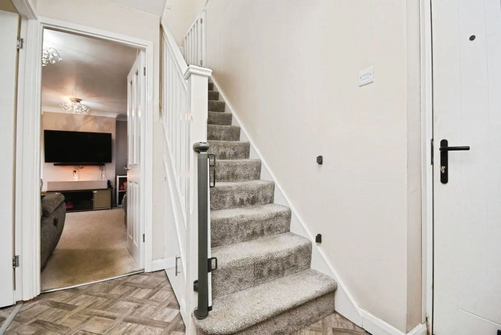 Property photo 1 of 11 Hallway