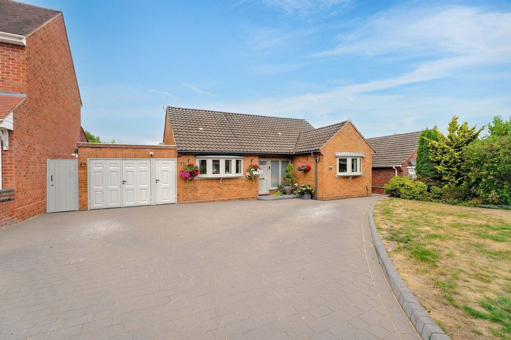 Property photo 1 of 44
