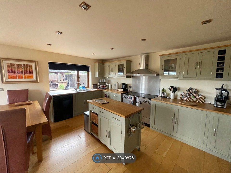 Property photo 3 of 16 Kitchen