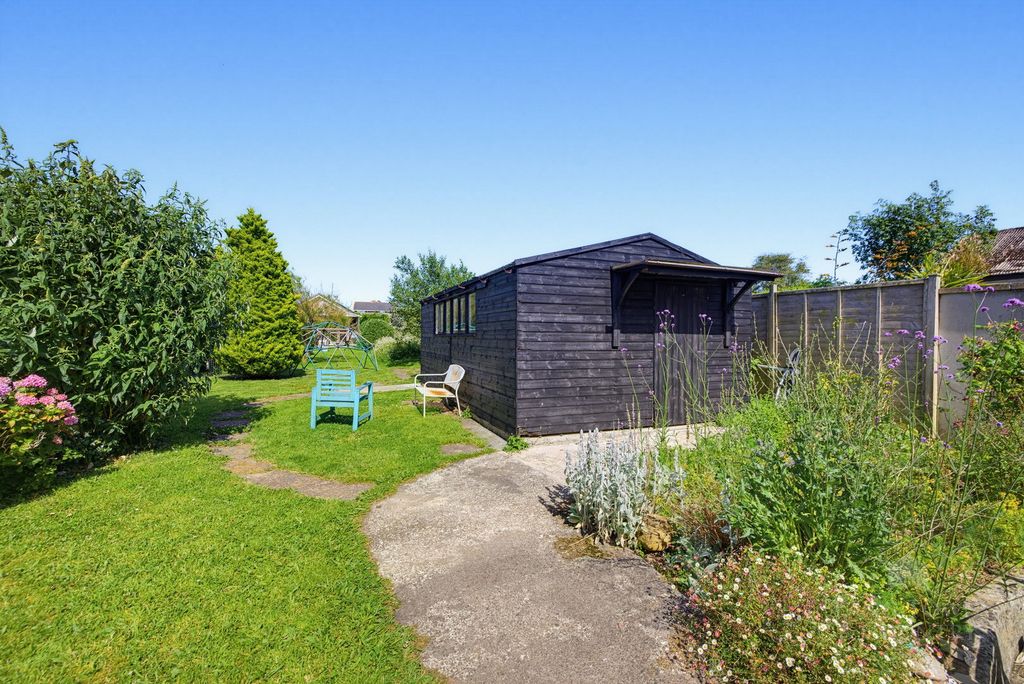 Property photo 2 of 28