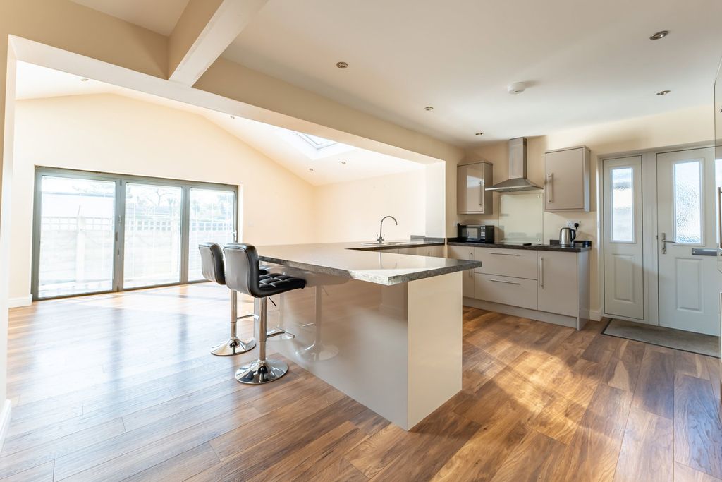 Property photo 3 of 23